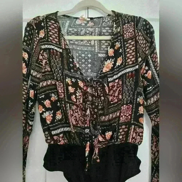 Peach Love California Floral Bell Sleeve Bodysuit - Picture 5 of 12